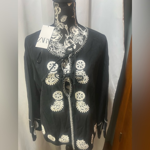 Zara Black Blouse with White Floral Embroidery New - Picture 1 of 6